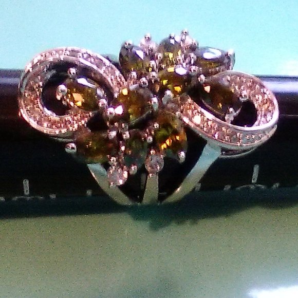 Posh Peridot Marquise cut Stone in WG Setting SZ 6 - Picture 6 of 8